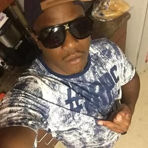 Meet your Posher, Dominique